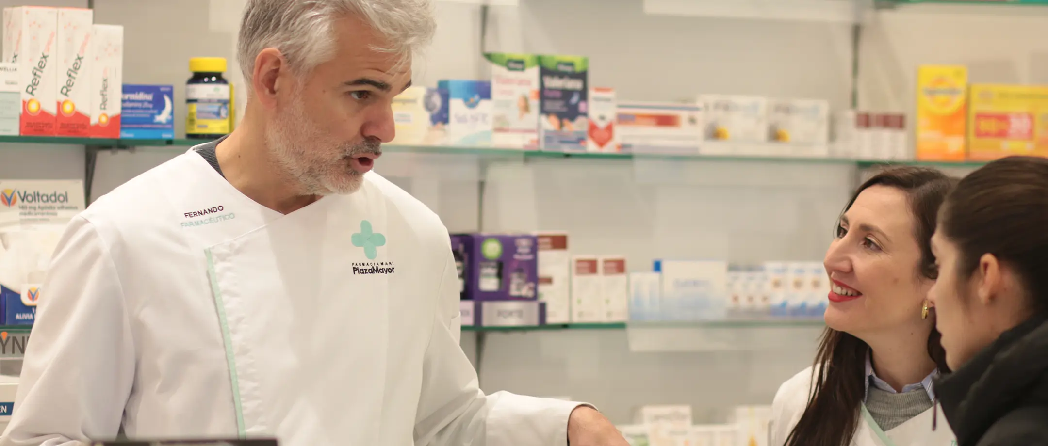 Profesionales charlan sobre el servicio de deshabituación tabáquica en Elda